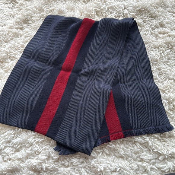 ð¥Last drop!ð¥Gucci Wool and Silk Scarf - Picture 4 of 6